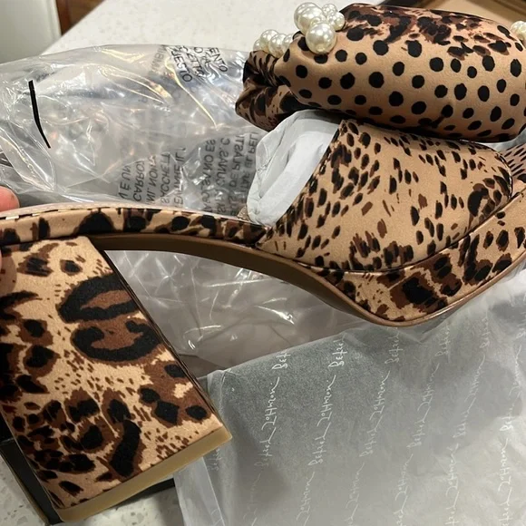 🤎🔹️Betsey Johnson🔹️ MACCIE  Leopard Print Platform Block Heels - Picture 7 of 8
